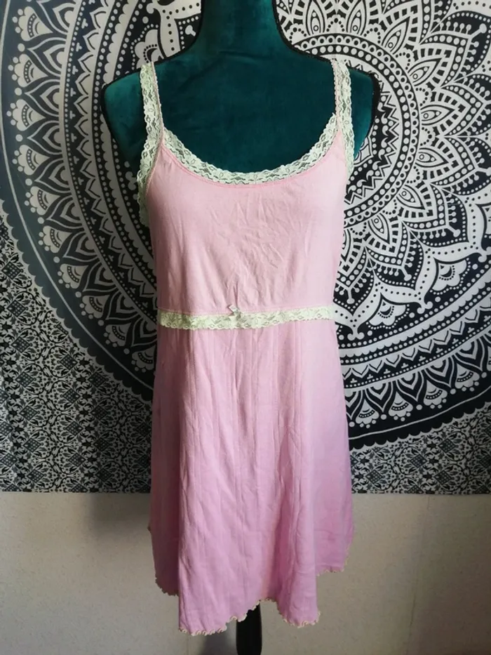 Nuisette vintage rose côtelé avec dentelle jaune pastel / tout simplement / (46-48)