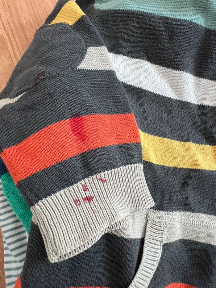 Lot de vêtements tâchés ou abîmés - photo numéro 4
