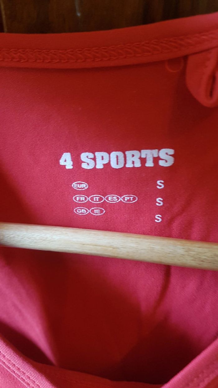 Débardeur de sport rouge avec brassière - photo numéro 3