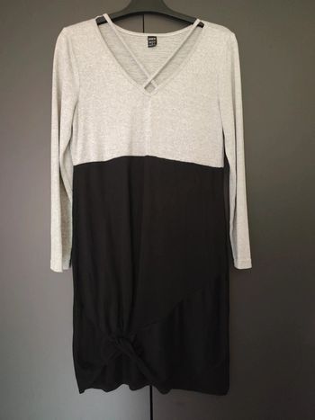 Robe grise et noire