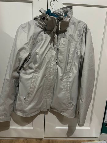 631 – veste Quechua blanche et doublure polaire bleue à capuche amovible