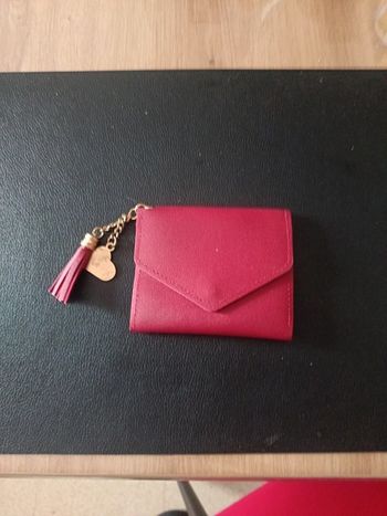 Porte-feuille avec un porte-clé avec un cœur
