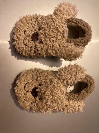 Petit chausson bébé taille 16/17