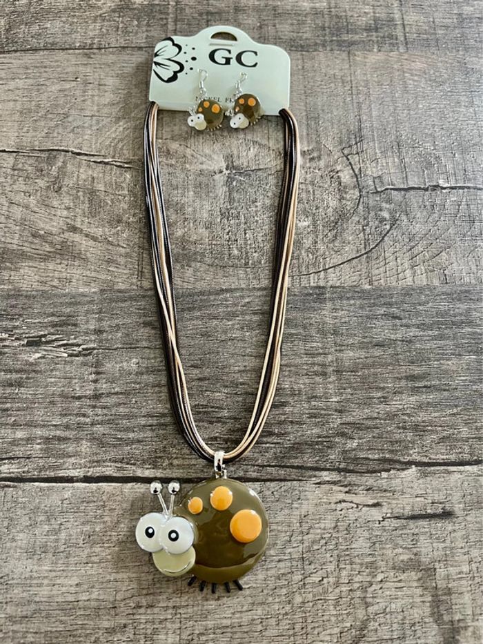 Bijoux fantaisie : parure BO & collier « coccinelle »