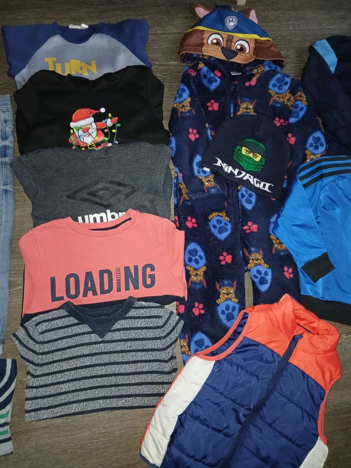 Lot vêtements garçon 5 ans - photo numéro 2