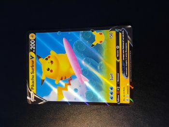 Carte Pokémon Pikachu Surfeur V 008/025 EB7.5 Célébrations 25 ans, épée et bouclier fr