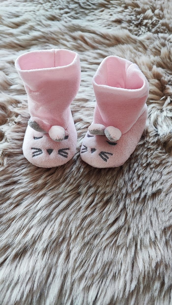 Chaussons rose lapin 3/6 mois