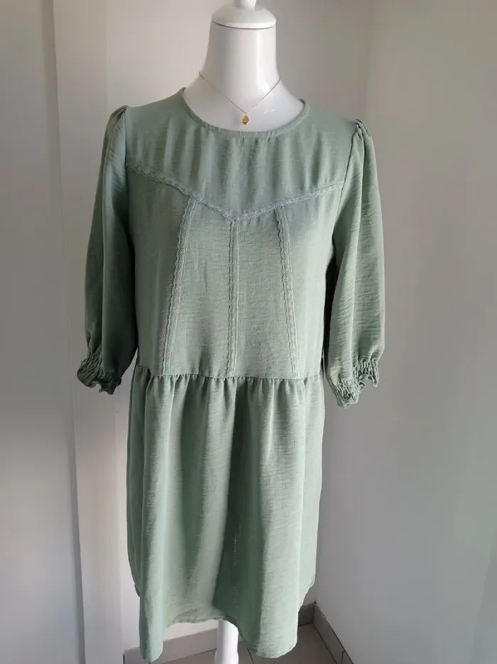 Magnifique robe trapèze babydoll vert amande vert d'eau T.M Kiabi