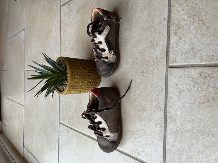 Chaussures garçon taille 25 - photo numéro 2
