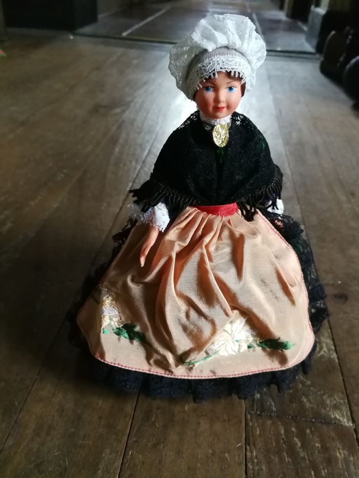 Vendée poupée folklorique régionale de collection