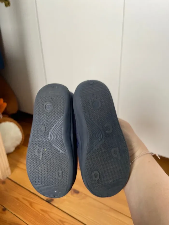 Chaussons dinosaures taille 25 - photo numéro 3
