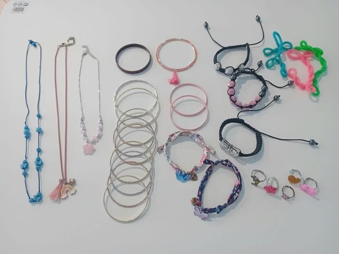 Lot bijoux fantaisie bracelet shamballa collier bagues