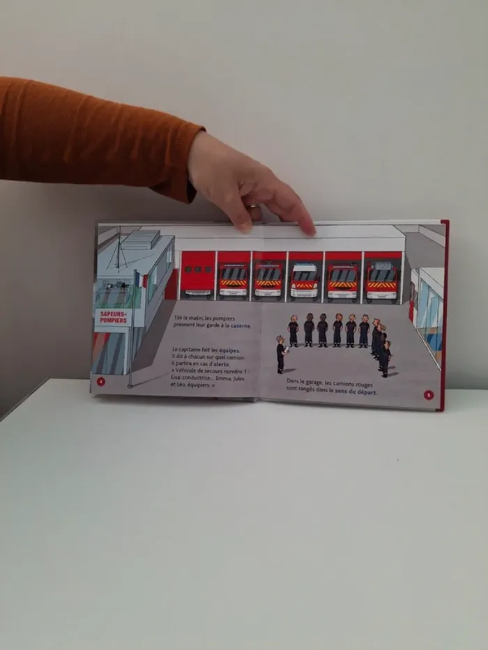 Livre Les pompiers 🚒 - photo numéro 2