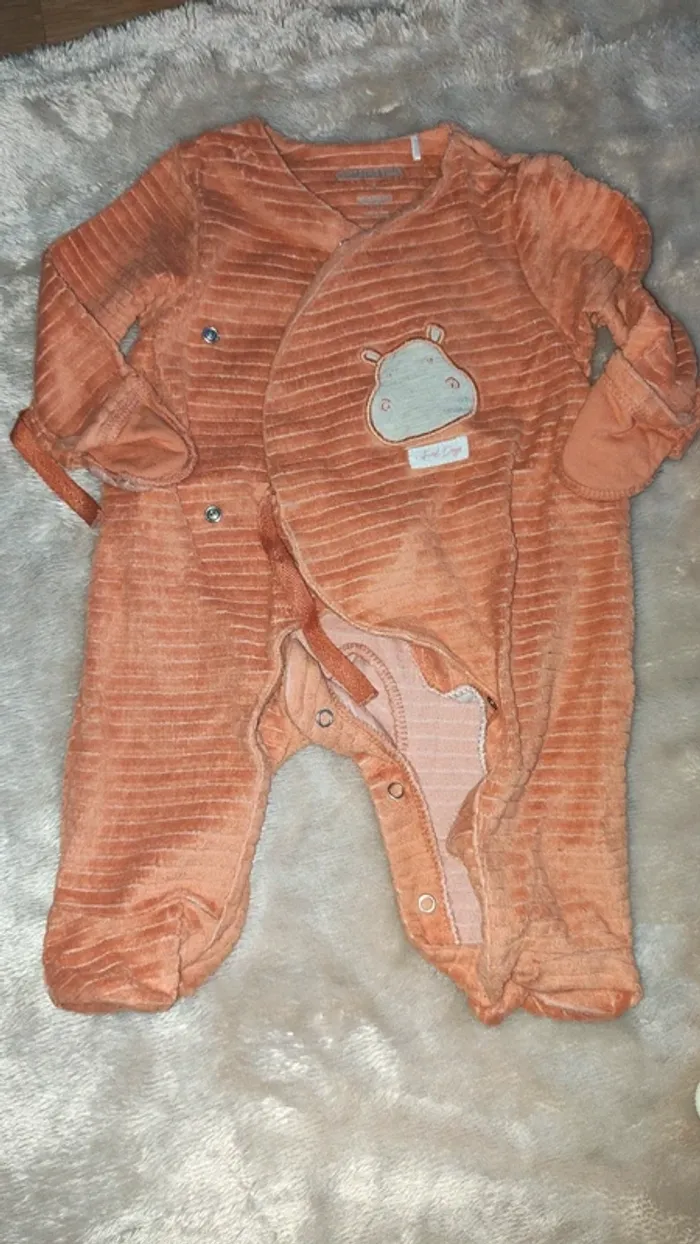 Pyjamas 1 mois - photo numéro 4