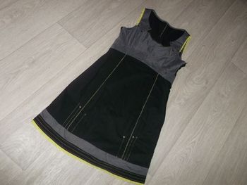 Robe GEMO noire fluide décos grises et jaune fluo 38 TBE