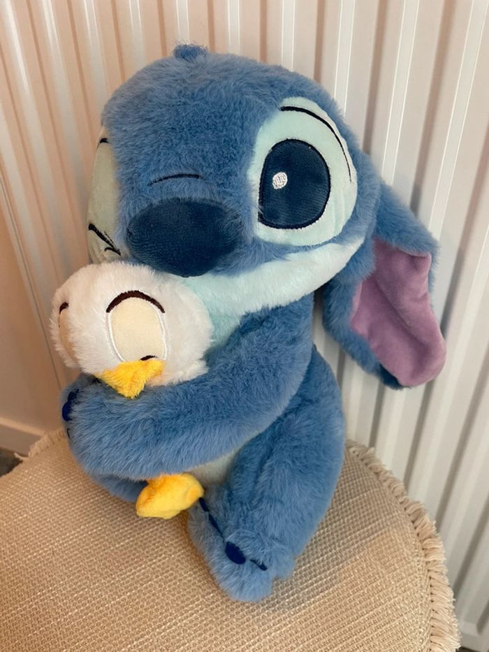 Peluche Disney Stitch enserrant Donald - photo numéro 5