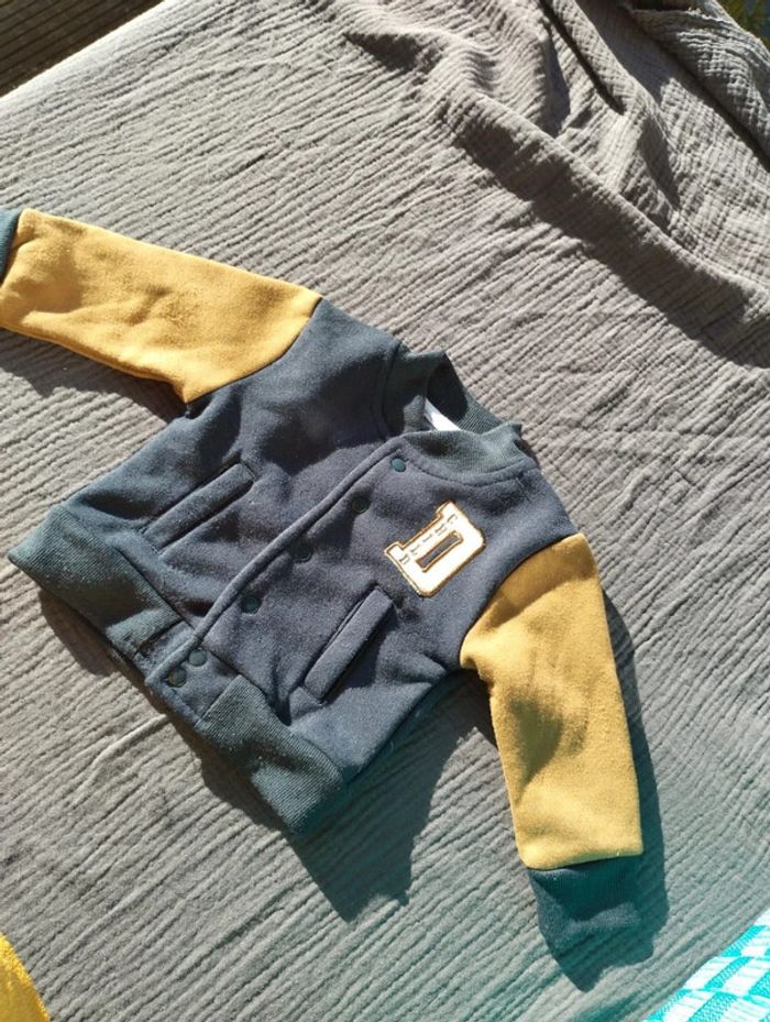 Gilet / veste à pressions 0/1 mois