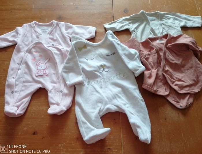 Lot bodies naissance