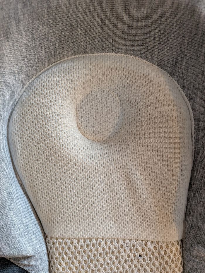 Coussin incliné pour bébé avec reflux - photo numéro 2