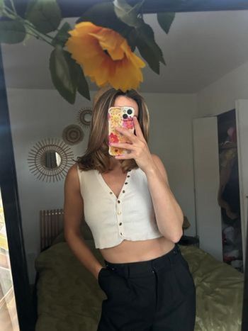 Top blanc côtelé à boutons dorés – Taille S