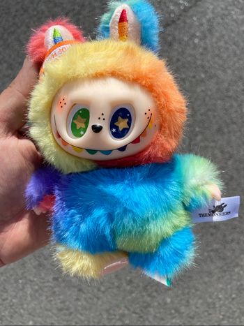 Labubu multicolore neuf
