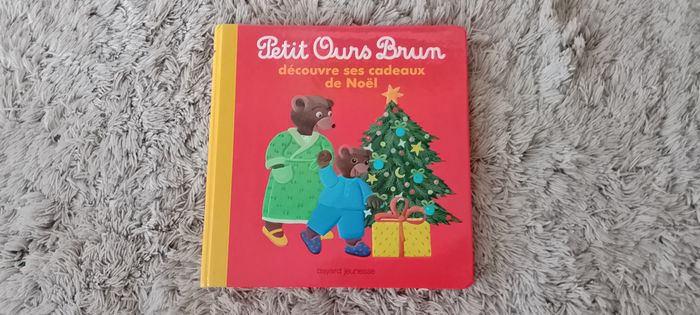 Livre Petit Ours Brun découvre ses cadeaux de Noël