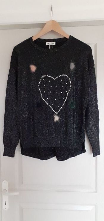 Joli pull noir brillant