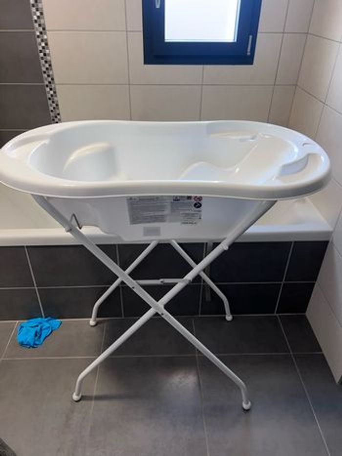 Baignoire bébé sur pied avec réducteur intégré - photo numéro 3
