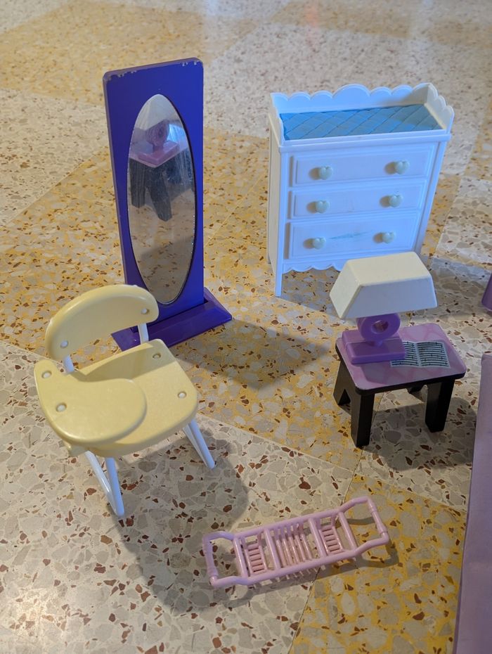 Lot d'accessoires barbie ou maison de poupée - photo numéro 2