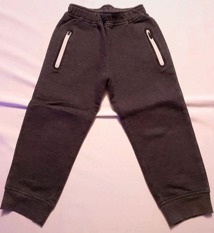 Jogging garçon gris foncé.