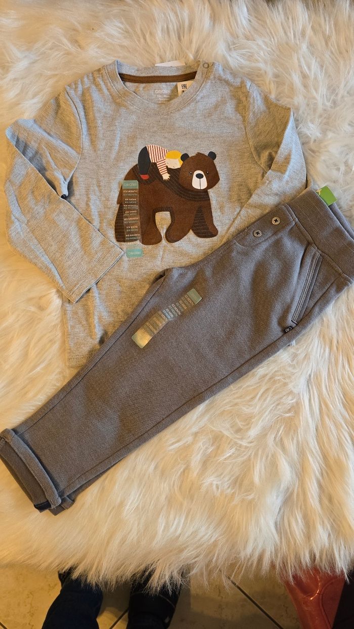 Neufs (non portés) 🏷🤩😍💙 Superbe ensemble teeshirt ml et pantalon 23mois garçon 💙😍🤩