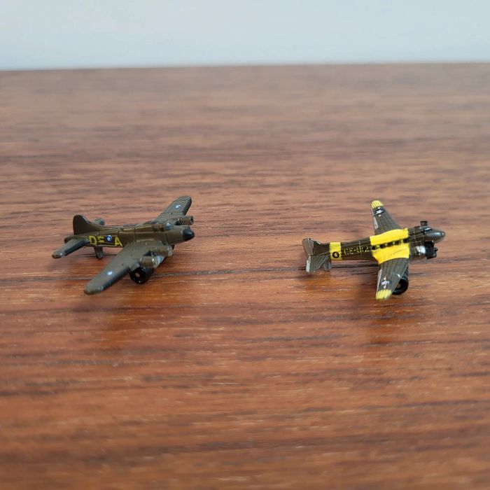 Lot de 2 avions de guerre micro machines - photo numéro 3