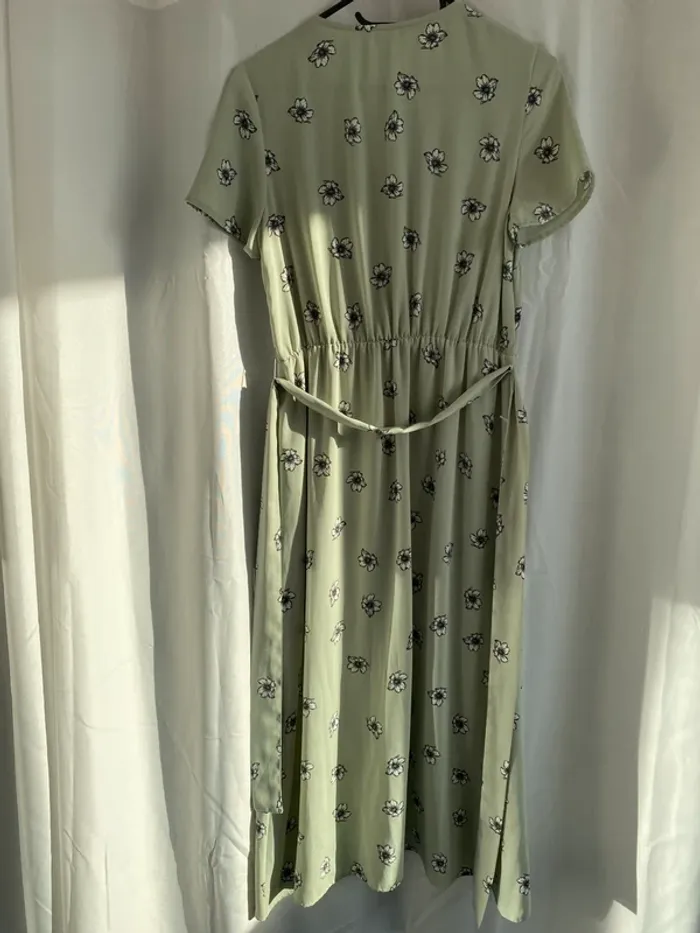 Robe portefeuille verte à fleurs – taille M - photo numéro 3