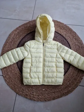 Joli manteau avec capuche kiabi fille taille 4 ans