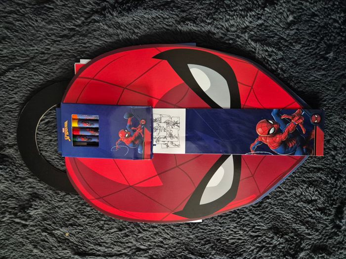 tete coloriage spiderman