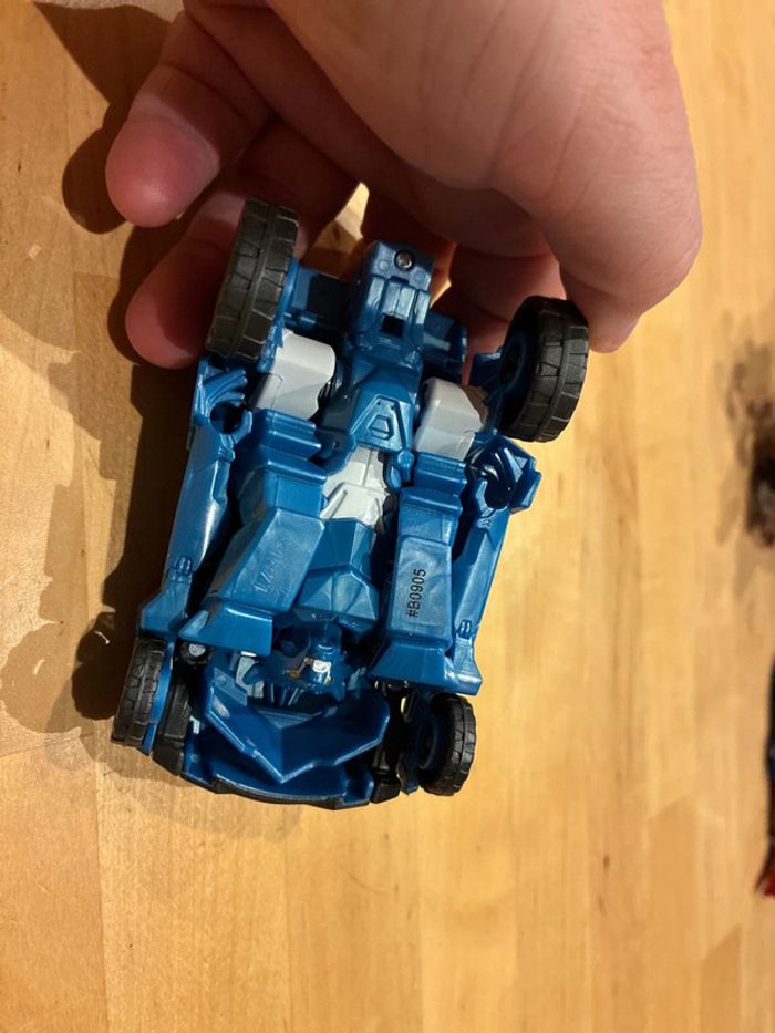 Transformers voiture robot - photo numéro 6