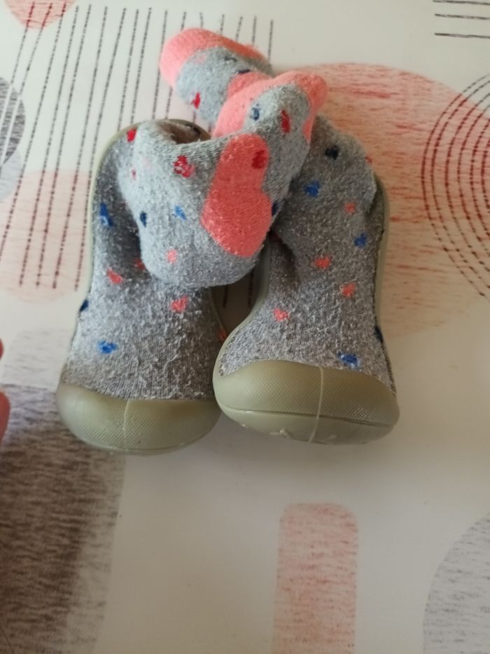 Chaussettes Pantoufles taille 22 👧 - photo numéro 4