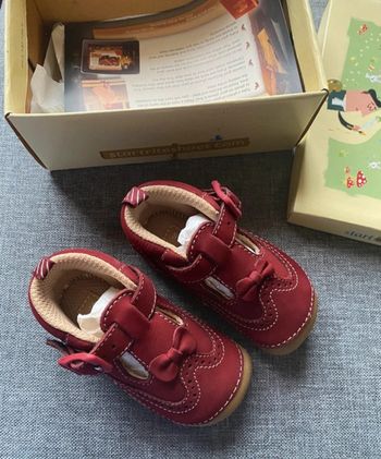 Chaussures Start-rite babies May en cuir suedé 17 neuves  Couleur rouge foncé