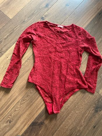 Body dentelle, rouge, S/M, camaïeu, TBE  