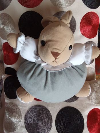 Peluche lapin vintage marron clair gris blanc forme ronde boule patapouf en tissu d'occasion pas de marque  sur ce doudou aucune  étiquette