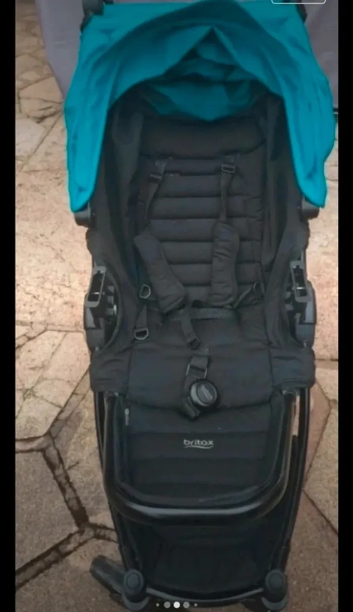 Poussette britax avec base ISOFIX pour voiture - photo numéro 2