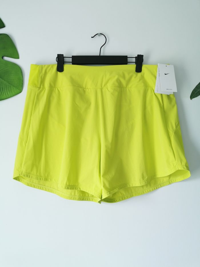 Short de training vert anis Nike Taille XL