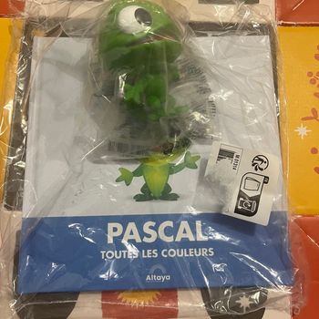 Livre Disney mes premiers amis sous blister, inclus la figurine 