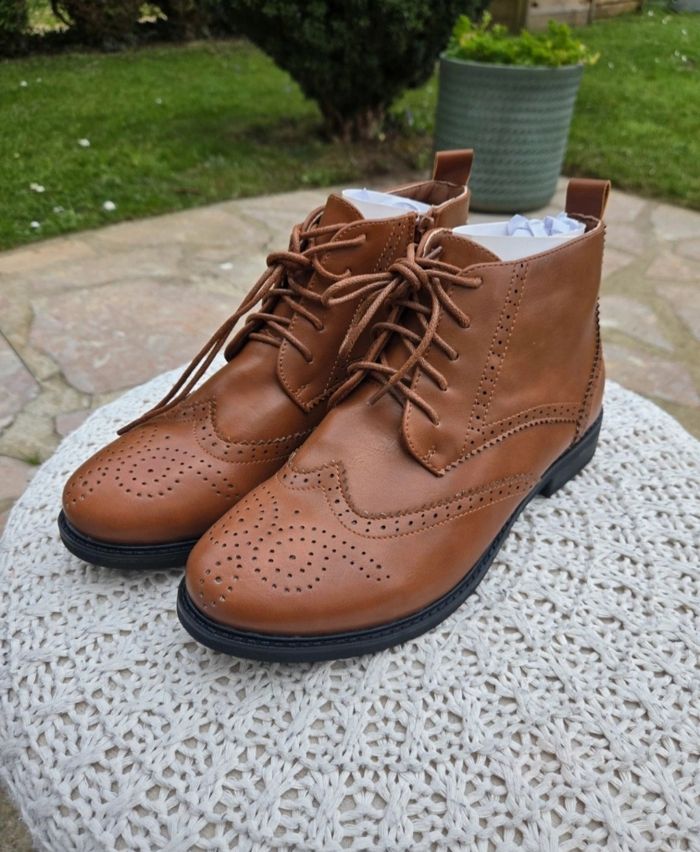 Superbe derbies camel taille 37