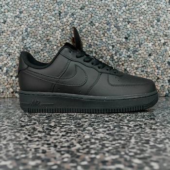 Nike Air Force 1 triple black taille 36