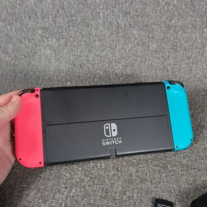 Nintendo Switch OLED - photo numéro 2