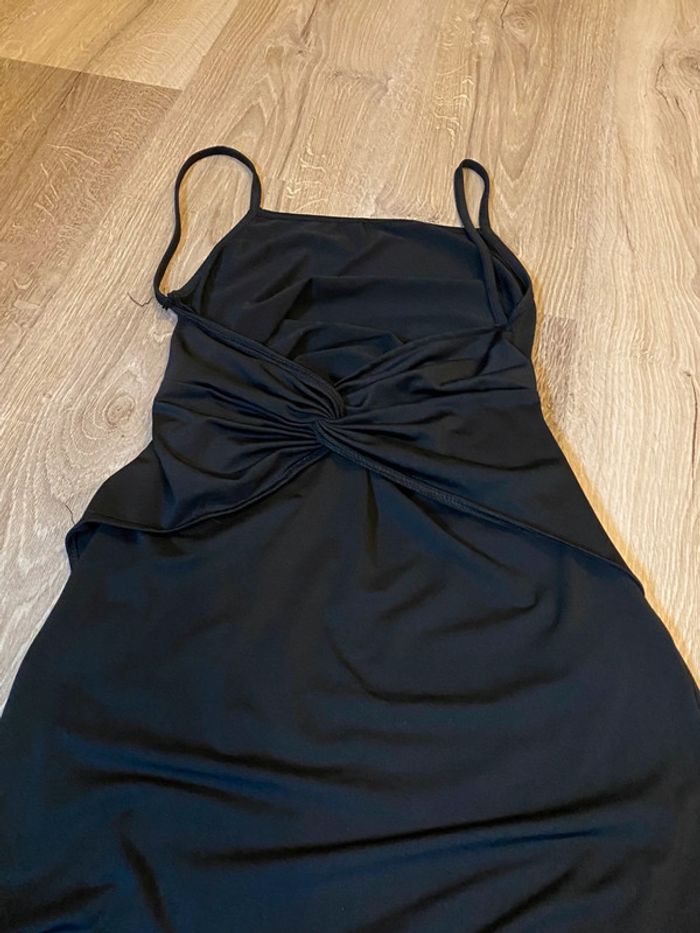 robe de soirée noire, dos, nu et croisées - photo numéro 4