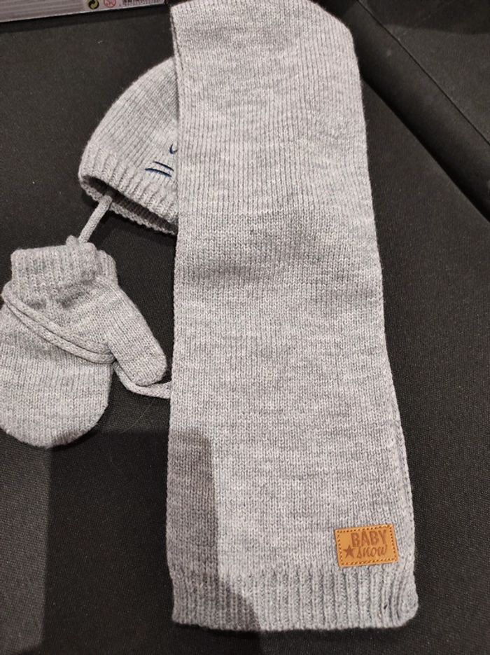 Ensemble bonnet écharpe gant 6/12mois neuf - photo numéro 3