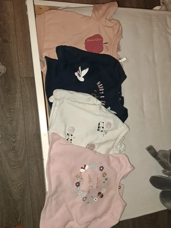 Lot de 4 petits pull