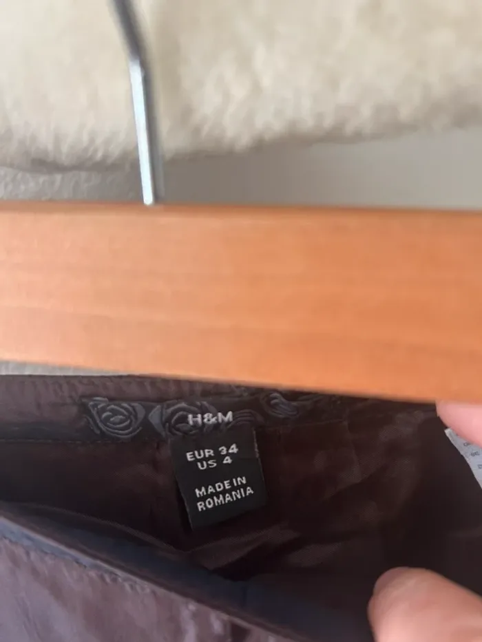 Jupe H&M bordeaux foncé - photo numéro 4